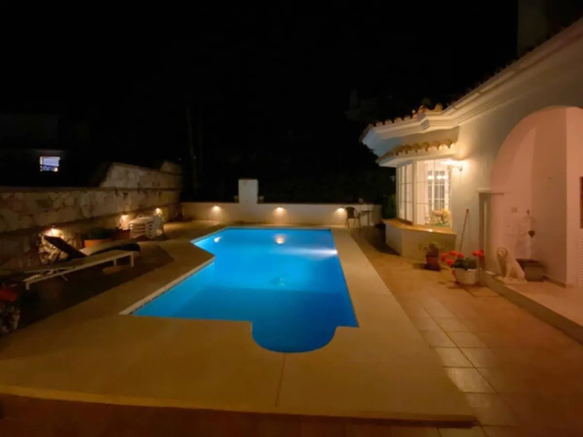 Villa With Pool, Jacuzzi, Barbecue, Garden And Privacy V215 Mijas Costa 0*,